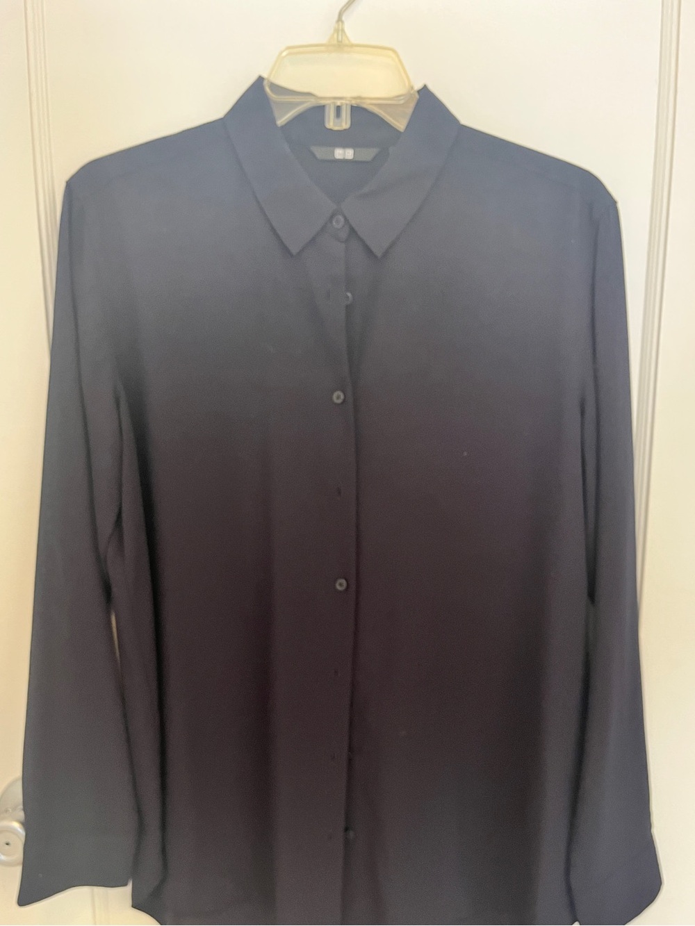 Never worn- UNIQLO Women’s Navy Blouse
